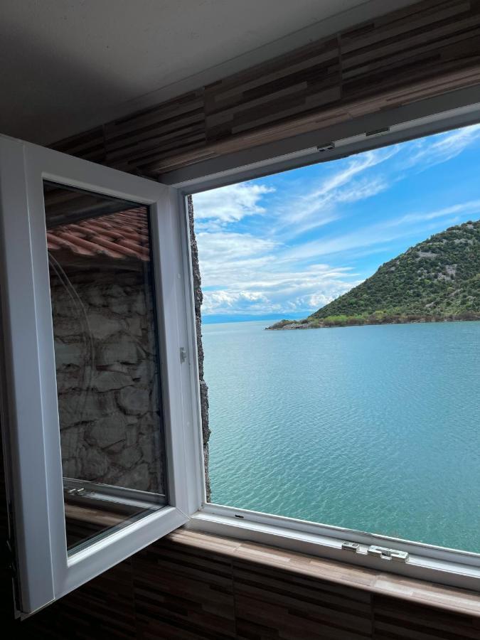 Lakeview Apartments Jolicic Вирпазар Екстериор снимка